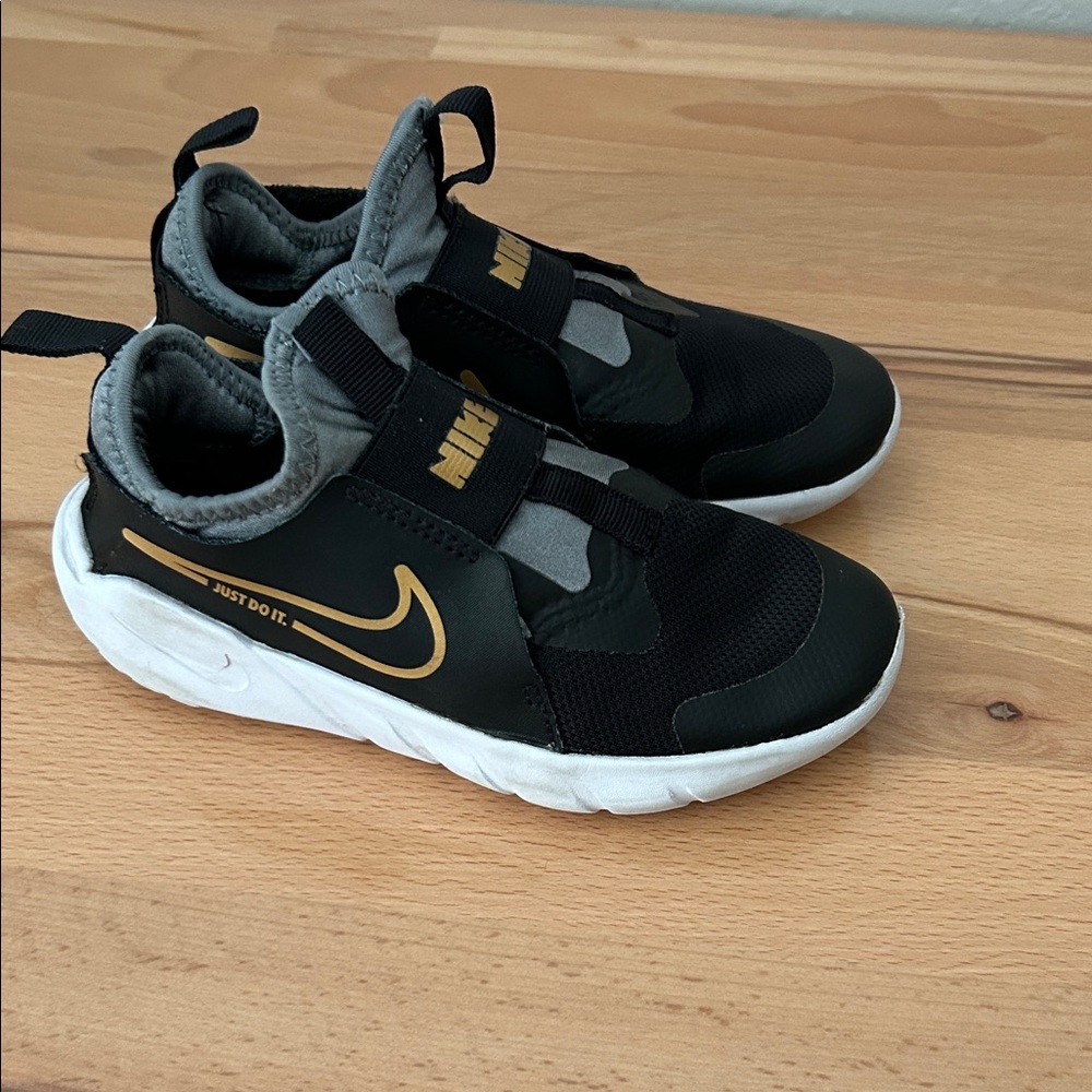 Nike Kids Black and Gold Sneakers
